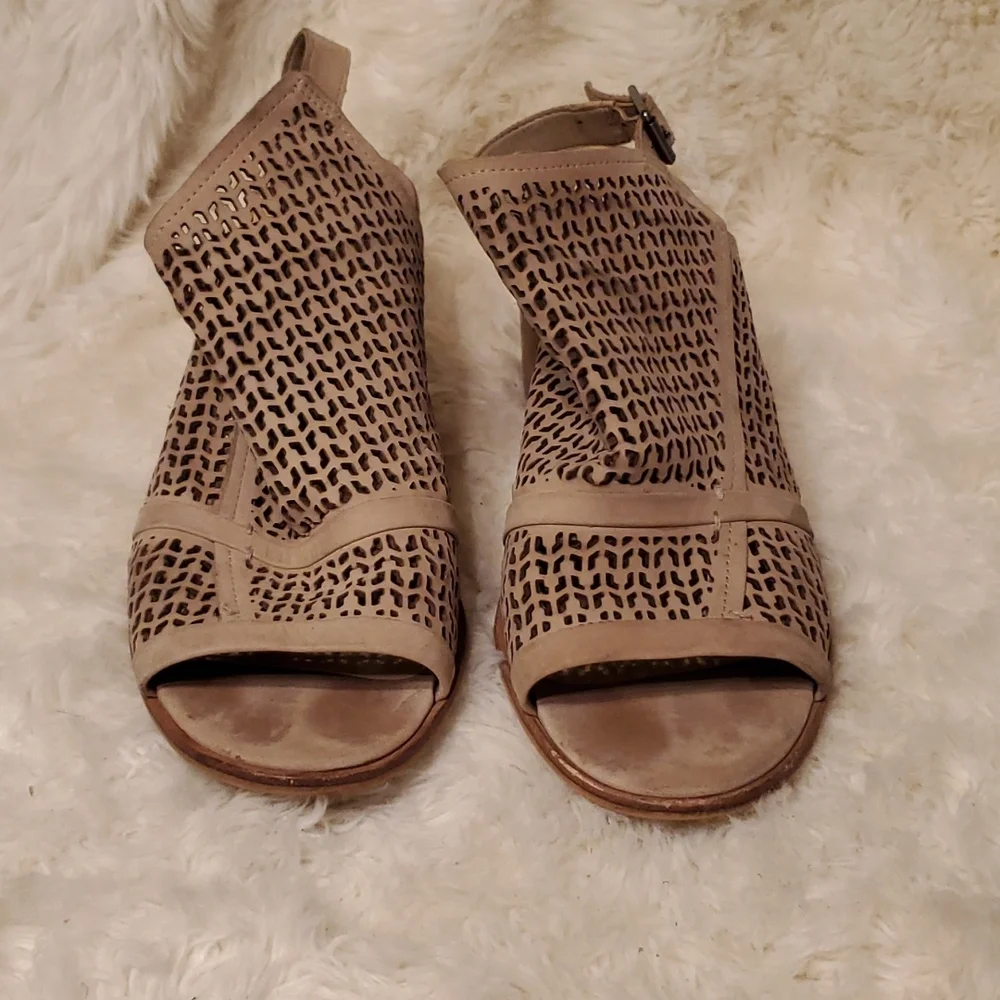 Vince camuto Lendia leather‎ booties #294